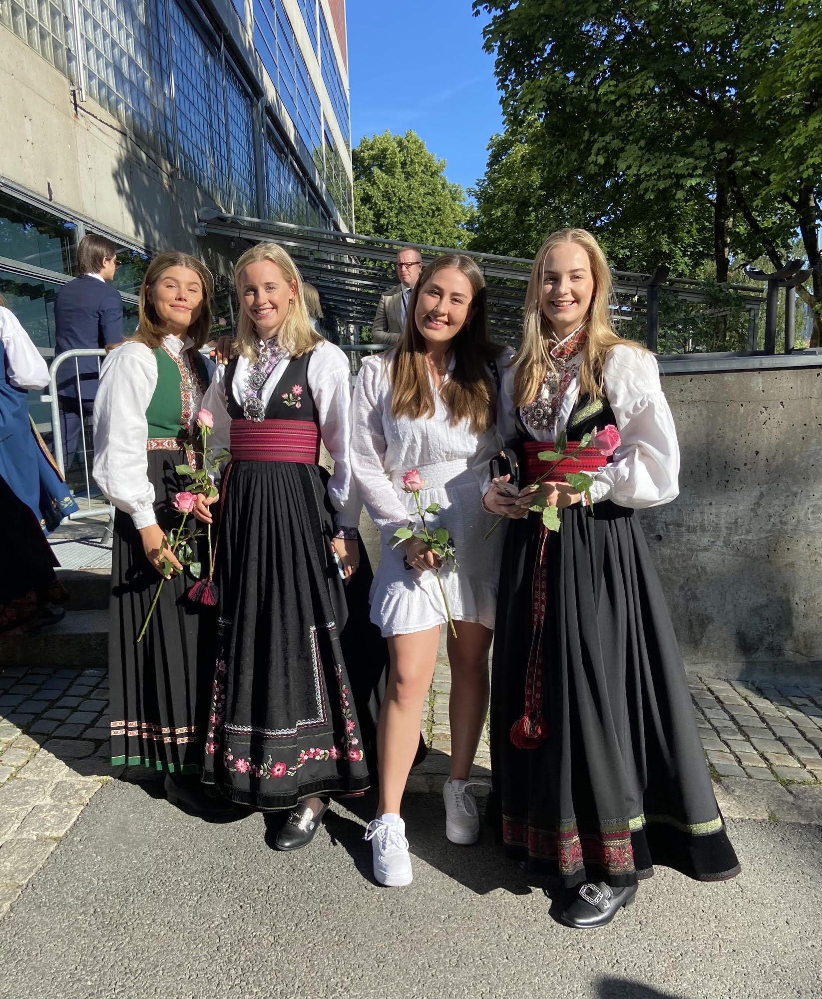 Jenter avslutning 2021.jpg