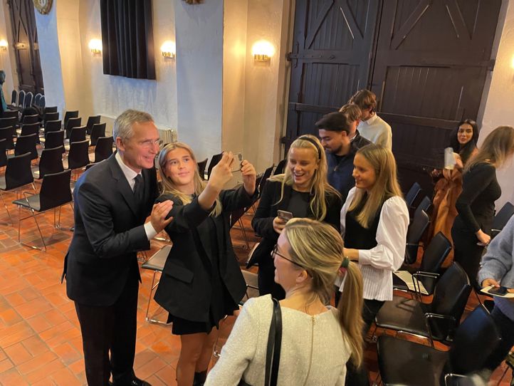 Bilder med Stoltenberg