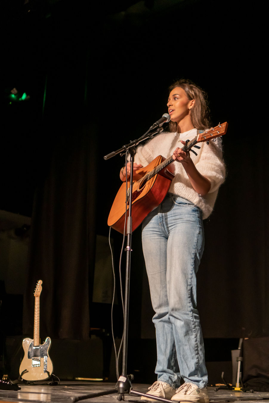 Tidligere elev opptrer