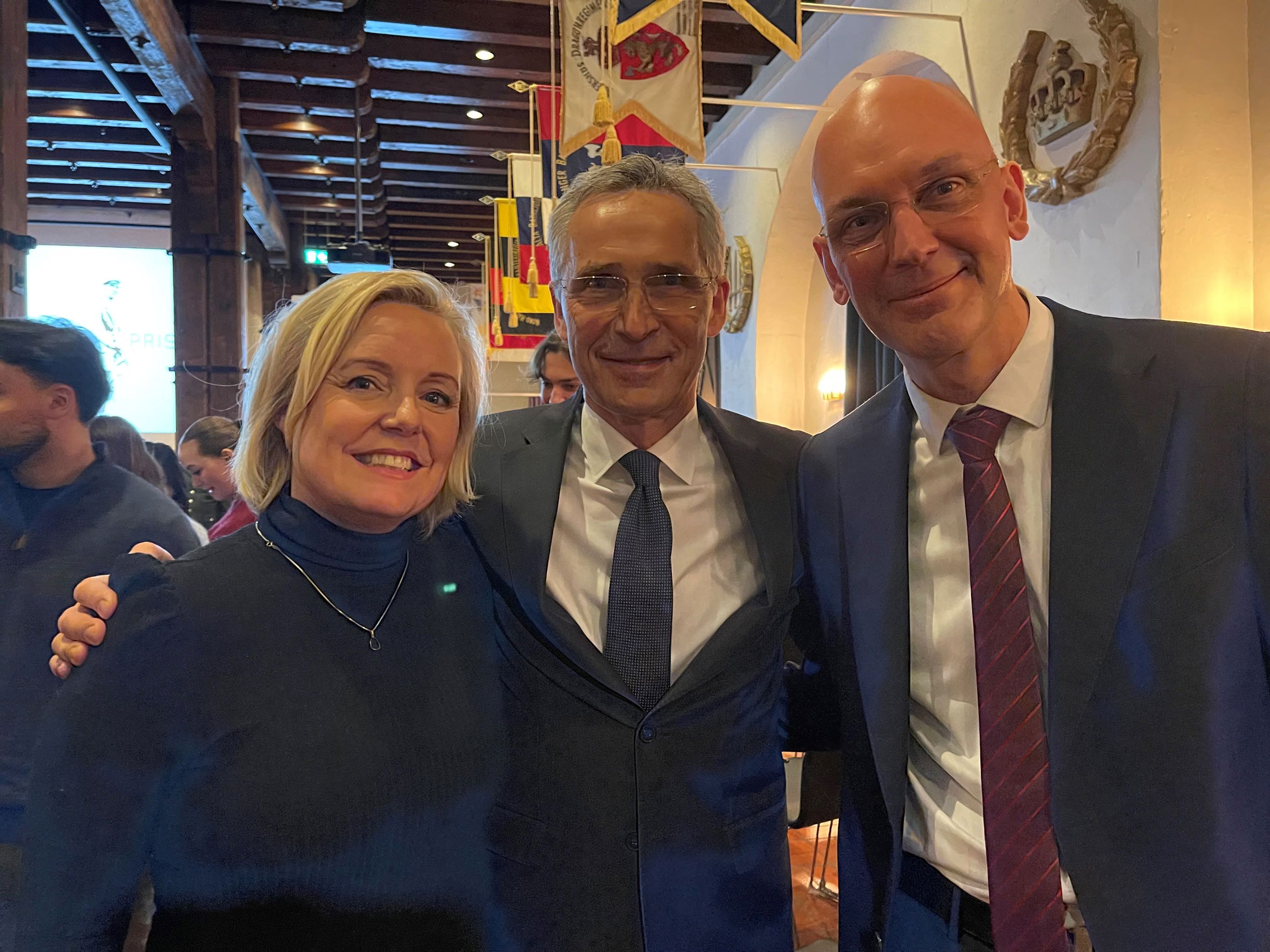 Rektor og faglærer med Stoltenberg