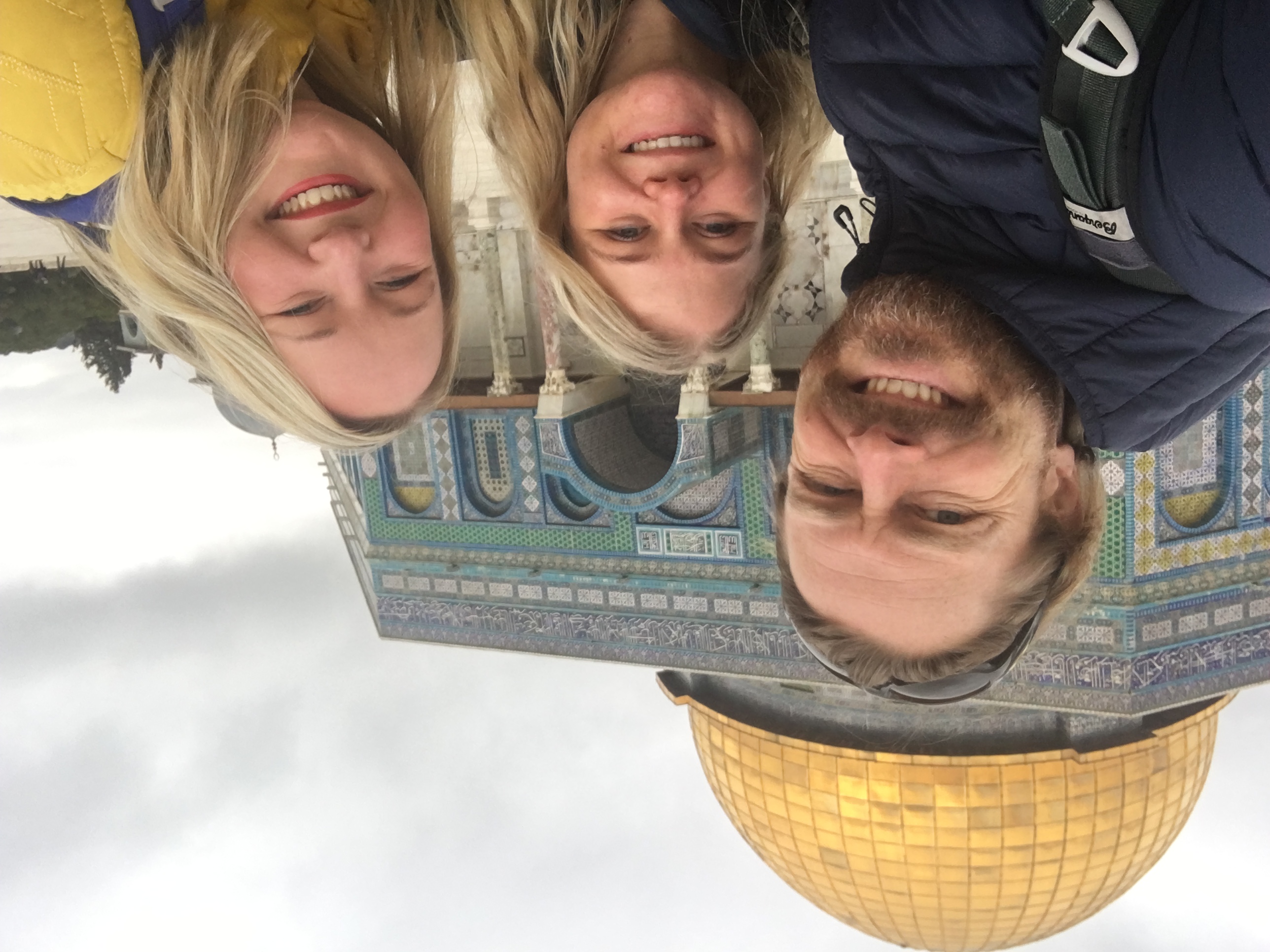 Selfie av tre lærere på tur i Palestina