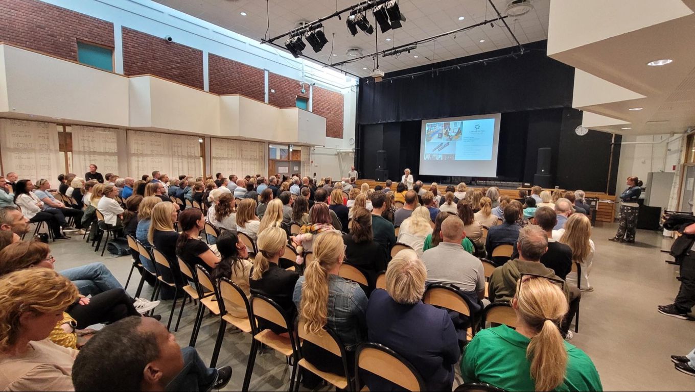 foreldremøte i aula
